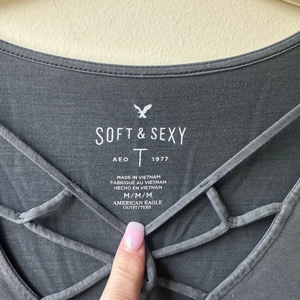 AE Gray Crisscross Long Sleeve Top - Picture 3 of 7